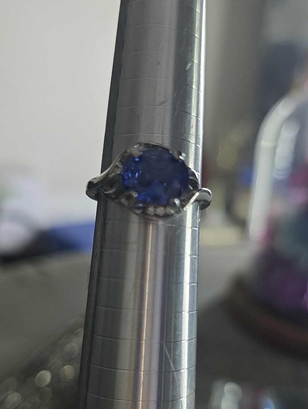 Fashion Jewelry Silver Ring with Deep Blue Stone
